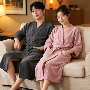 เสื้อคลุมอาบน้ำคู่รัก ผ้าขนแกะปะการังเนื้อนุ่มหนา สำหรับใส่ในบ้านช่วงฤดูหนาว สีพื้น ยูนิเซ็กส์ ไซส์เดียว - Product Image 1