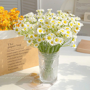 Fleurs artificielles en soie Haiyi Daisy, imperméables, pour la décoration de la maison et les mariages - Product Image 1