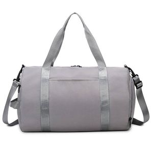 Sac de voyage et de sport imperméable pour homme avec compartiment à chaussures, idéal pour le week-end et la gym (vente en gros) - Product Image 1