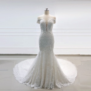 Robe de <span class=keywords><strong>mariée</strong></span> longue de luxe Ruolai QW01169, style sirène, épaules dénudées, dentelle lourdement perlée, traîne cathédrale - Product Image 1