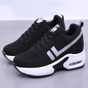 Xuanhui Nouvelle Collection <span class=keywords><strong>Baskets</strong></span> Décontractées Sportives Holographiques Respirantes à Talon Compensé Discret et Plateforme à Coussin d'Air pour Femme - Product Image 3