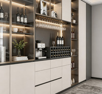 Armoire à vin intégrée moderne sur mesure, meuble bar vitrine à cadre doré avec éclairage LED, buffet de rangement pour salle à manger