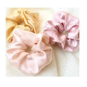 ยางมัด<span class=keywords><strong>ผม</strong></span>ผ้าไหมขนาดใหญ่สำหรับมัดผม,<span class=keywords><strong>ที่</strong></span>มัดผมหางม้ารัด<span class=keywords><strong>ผม</strong></span>ระดับพรีเมียม - Product Image 1