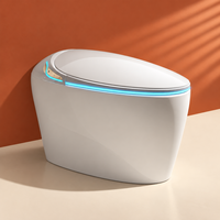 WC intelligent moderne en céramique avec bidet intégré, chasse d'eau automatique à capteur, siège chauffant et télécommande pour salle de bain