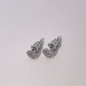 Pendientes de Botón Redondos de Latón Chapado en Oro con Circonita Cúbica Blanca de Tianyu Gems, Diseño Moderno y a la Moda - Product Image 2