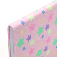 Carnet tendance à dégradé pastel avec surface scintillante et fermeture élastique, idéal pour les adolescentes