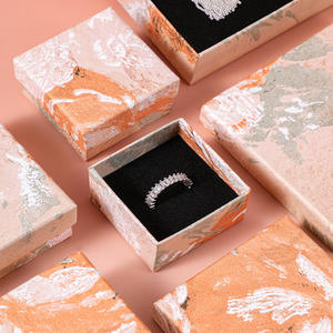 Boîte d'emballage rectangulaire pour bijoux de style peinture à l'huile de fleurs orange irrégulières de la marée nationale pour bracelet, boucles d'oreilles, bague, collier - Product Image 5