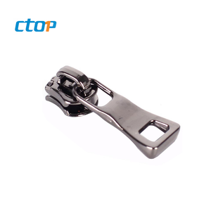 थोक कस्टम सामान बैग काले प्रतिवर्ती धातु कुंजी लॉक जिपर स्लाइडर - Product Image 1