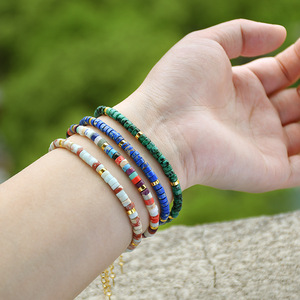Bracelet artisanal en perles de pierre naturelle, chaîne réglable en acier inoxydable plaqué or 18 carats PVD, bracelet bohème coloré avec disques plats en pierre - Product Image 5