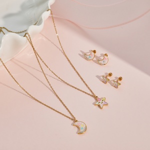 Set di Gioielli per Bambine con <span class=keywords><strong>Collana</strong></span> e Orecchini Luna e Stella in Acciaio Inossidabile Ipoallergenico - Product Image 2