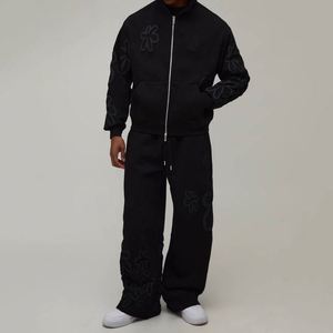 Ensemble de survêtement deux pièces pour homme en coton 100% avec sweat à capuche intégral à fermeture éclair et pantalon de survêtement à jambes larges, motif floral noir gaufré, décor texturé, personnalisable, collection hiver - Product Image 1