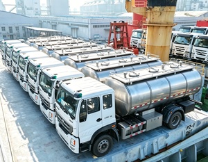 Serbatoio per Trasporto Latte <span class=keywords><strong>in</strong></span> Acciaio Inossidabile Tipo Camion 10000L - Product Image 1