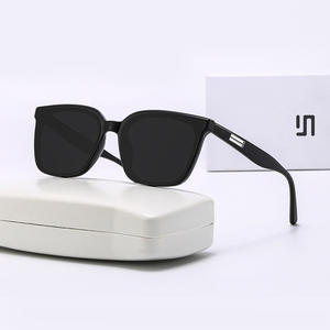 Gafas de sol negras Gm con montura de PC, lentes polarizadas UV400, estilo unisex para hombres y mujeres - Product Image 2