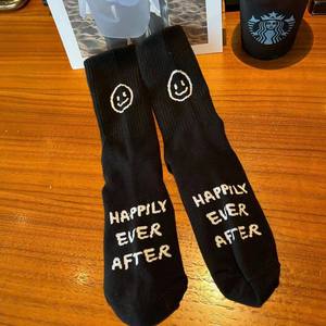 ถุงเท้าลำลองแบบมีลายริบบิ้นสำหรับผู้ชายและผู้หญิง พร้อมข้อความ "<span class=keywords><strong>Always</strong></span> Live With <span class=keywords><strong>Smile</strong></span>" แฟชั่นทันสมัย สวมใส่สบาย ถุงเท้าความยาวครึ่งน่อง ปักลายยิ้ม - Product Image 6