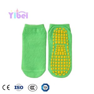 Chaussettes antidérapantes en coton Yibei pour enfants, chaussettes antidérapantes pour <span class=keywords><strong>trampoline</strong></span> pour 3 à 5 enfants dans les parcs de trampolines - Product Image 5