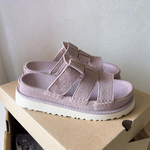 Sandales Uggs pour femmes, chaussures de plage d'été pour couples avec semelles épaisses, sandales en cuir véritable à velcro pour l'extérieur - Product Image 4