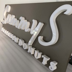 Insegna LED 3D Personalizzata a Doppio Carattere con Pannello Posteriore Nero per Decorazione Murale di Panetterie Artigianali e Negozi di Dolciumi - Product Image 3