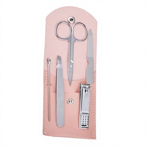 Kit de Manicura 7 en 1 de Acero Inoxidable con Tijeras de Belleza, Limpiador de Oídos, Lima de Uñas, Cortaúñas Profesional y Bolsa de PU - Product Image 2