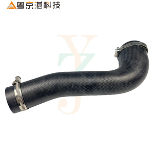 ท่ออินเตอร์คูลเลอร์แลนด์โรเวอร์ ฟรีแลนเดอร์ 2 รุ่น LR009799 ท่อยางสำหรับเปลี่ยนซ่อมชิ้นส่วนยานยนต์ - Product Image 1