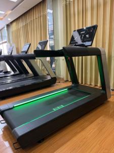 Ventes d'usine Nouveau tapis roulant pour salles <span class=keywords><strong>de</strong></span> sport Absorption des chocs Tapis roulant commercial multifonctionnel pour la <span class=keywords><strong>perte</strong></span> <span class=keywords><strong>de</strong></span> <span class=keywords><strong>poids</strong></span> Tapis roulant à écran tactile - Product Image 2