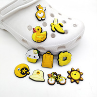 Breloques de chaussures en PVC jaune vif et mignonnes, motifs de fleurs, de canards, de Corgis et de soleils, pour sabots, durables, tendance et confortables, pour la personnalisation DIY