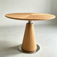 Table d'appoint ronde contemporaine avec plateau en bois grainé et base conique en bois et métal, mobilier pour hôtel et maison d'hôtes