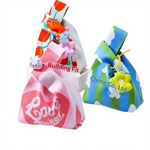 Sac fourre-tout en polyester tricoté avec nœud et deux poignées, idéal pour les cadeaux, souvenir de la Journée des Dames, style tendance et populaire sur internet - Product Image 1