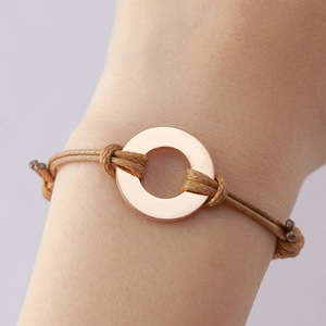 Pulseira Feminina de Aço Inoxidável com Nó Artesanal em Círculo Prata, Dourado e Ouro Rosê, com Pingente de Nome Gravado, Moderna para Festas - Product Image 3