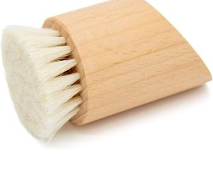 Cepillo de Baño Cónico de Madera con Cerdas Resistentes y Fácil de Usar - Product Image 1