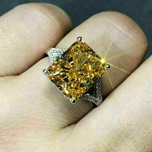 Anello con design quadrato a quattro punte, stile elegante, per donna - Product Image 3