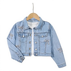 Veste en jean bleu clair pour femme avec broderie nœud, coupe décontractée, col montant, style urbain, tissu délavé, idéale pour le printemps - Product Image 1