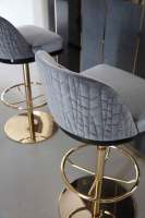 Tabouret haut en velours et métal, design moderne, idéal pour un bar ou une salle à manger de luxe, livraison gratuite