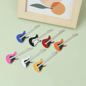 Nuovo Ciondolo Creativo a Forma di Chitarra Colorata, Accessori per Gioielli, Decorazioni Fai-da-Te, Portachiavi, Ornamenti per Borse, Charm per Cover Telefoni - Product Image 4