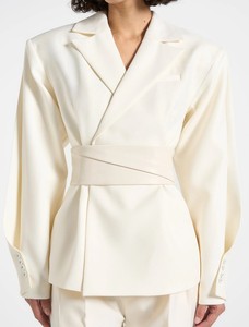 Blazer cintré pour femme en velours crème, coton biologique uni, manches torsadées, fermeture dissimulée, col en V, ceinture, anti-plis - Product Image 3