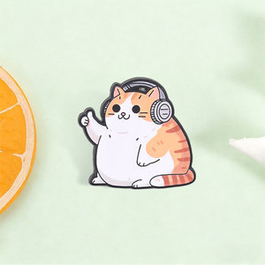 Pin Enamel Kucing Tabby Oranye Gemuk Lucu Dengan Headphone, Bros DJ Kitty Untuk Dekorasi Ransel - Product Image 1