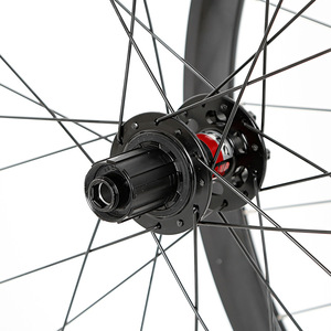 Jeu de roues de route RETROSPEC 700C, frein à disque, axe traversant, alliage d'aluminium, 32H, haute résistance - Product Image 1