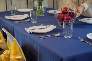 Bán Buôn 90X132 "Màu Xanh Hải Quân 100% Polyester Khăn Trải Bàn Hình Chữ Nhật Khăn Trải Bàn Nhà Máy Cho Đám Cưới Khăn Trải Bàn - Product Image 4