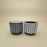 Elégant pot de fleurs irrégulier en ciment noir et blanc à motifs design classique simple pour jardin intérieur ou article décoratif pour la maison
