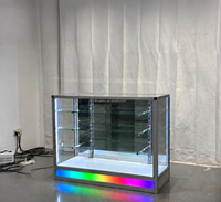 Vitrine d'exposition en verre en gros avec éclairage LED, base RGB et étagères en verre trempé réglables