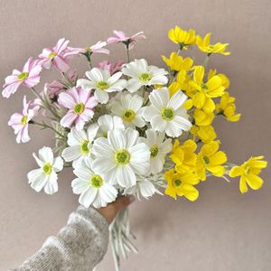 Fleurs artificielles Cosmos en soie, haute simulation, blanc, rose, jaune, pour la décoration intérieure et les accessoires de mariage - Product Image 1