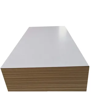 Panneau de fibres stratifiées mélaminé imperméable de qualité E0, placage <span class=keywords><strong>en</strong></span> bois de <span class=keywords><strong>chêne</strong></span> blanc, contreplaqué <span class=keywords><strong>brut</strong></span>, panneau MDF <span class=keywords><strong>brut</strong></span> pour meubles - Product Image 1