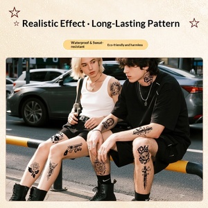 Tatuajes temporales estilo callejero americano retro con diseño floral patchwork en blanco y negro para pantorrillas pequeñas - Product Image 2