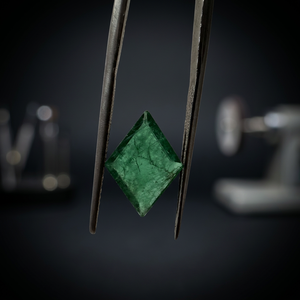 Émeraude Naturelle Zambienne Coupe Coussin Vert Riche 2,10 Carats, Couleur Changeante, pour Bijoux Fins, Bagues Personnalisées, Pendentifs, Créations de Luxe - Product Image 5