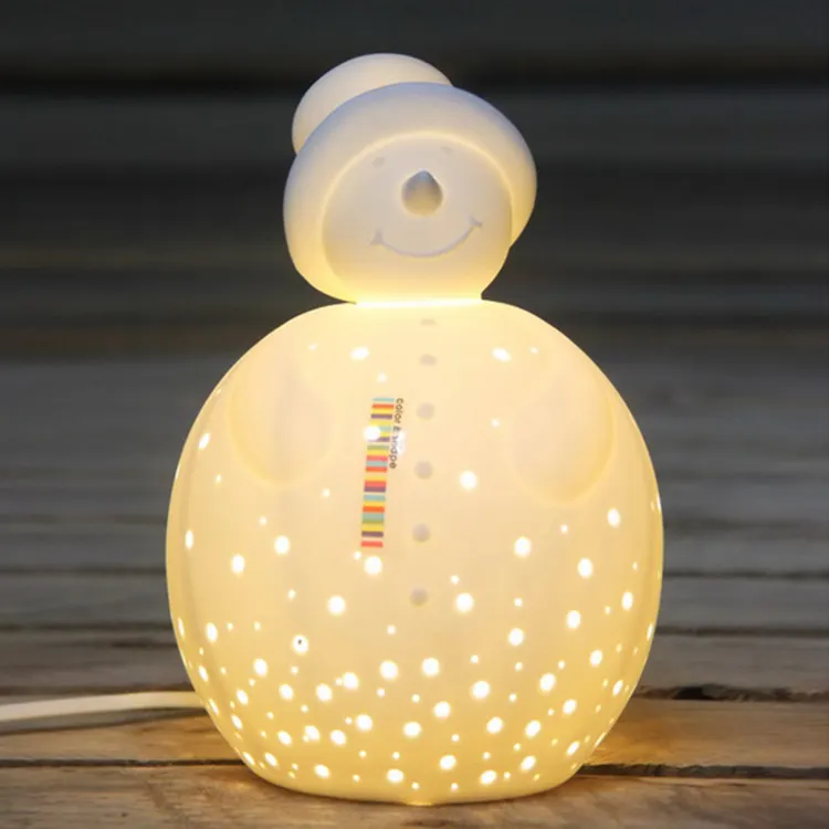 Diseño de fábrica Linda iluminación artesanal Lámpara artesanal de cerámica LED Muñeco de nieve Luz de noche Niños Lámpara de noche Escritorio