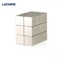 Aimant en bloc carré triple nickelé en NdFeB, aimant néodyme rectangulaire sur mesure