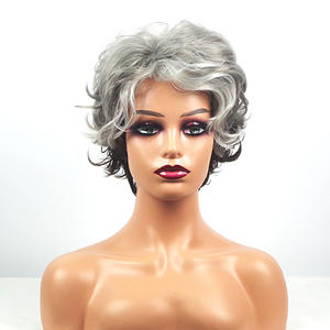 Perruque courte bouclée pour femmes européennes et américaines avec base en dentelle naturelle en fibre synthétique, petite perruque gris argenté pour maman - Product Image 1