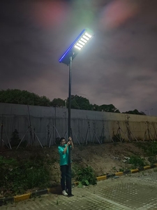Vente Flash : Lampadaire Solaire LED Monocristallin Tout-en-un 150W-300W, Haute Luminosité, Capteur Radar IP65, Batterie Lithium 400W - Product Image 6