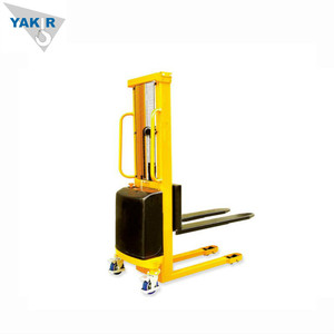 Small Self-Load Lifting <strong>Stacker</strong> Portable <strong>1.5T</strong> 1600MM Mini Semi-Electric Forklift Hand <strong>Manual</strong> Lifting Forklift From China - Product Image 2