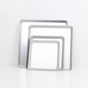 <span class=keywords><strong>Teglia</strong></span> <span class=keywords><strong>per</strong></span> <span class=keywords><strong>Pizza</strong></span> <span class=keywords><strong>Forata</strong></span> da 14 Pollici (35 cm) in Lega di Alluminio Anodizzato, Quadrata, <span class=keywords><strong>per</strong></span> Cottura e Cucina - Product Image 6