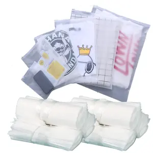 批发定制环保可生物降解t恤磨砂拉链塑料袋，用于服装包装，带有您的标志